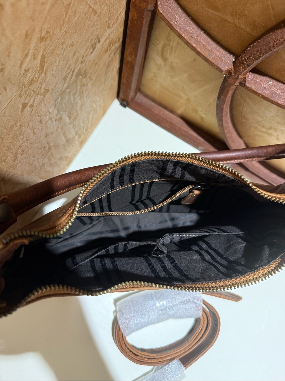 Frye Rustic Brown Leather Shoulder Bag - Picture 3 of 4